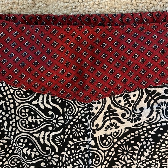 Black, white & red jogger pant size large - Picture 6 of 7